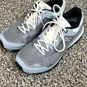 On cloud cloudsurfer woman 5 like new!